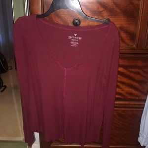 Long sleeve v neck shirt.